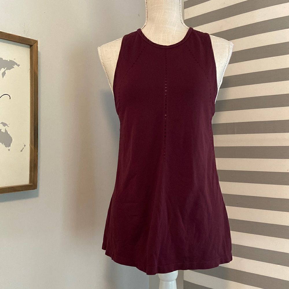 Athleta Maroon Lightweight Laser Cut Split Back Athletic Tank Size Small